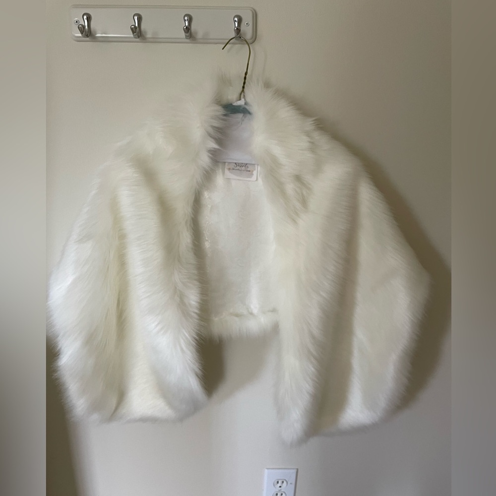 White faux fur wrap